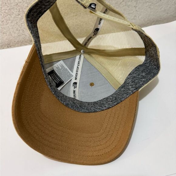 NWOT North Face Trucker Cap SnapBack Mesh Cap Embroidered Bear Tan - Picture 4 of 10